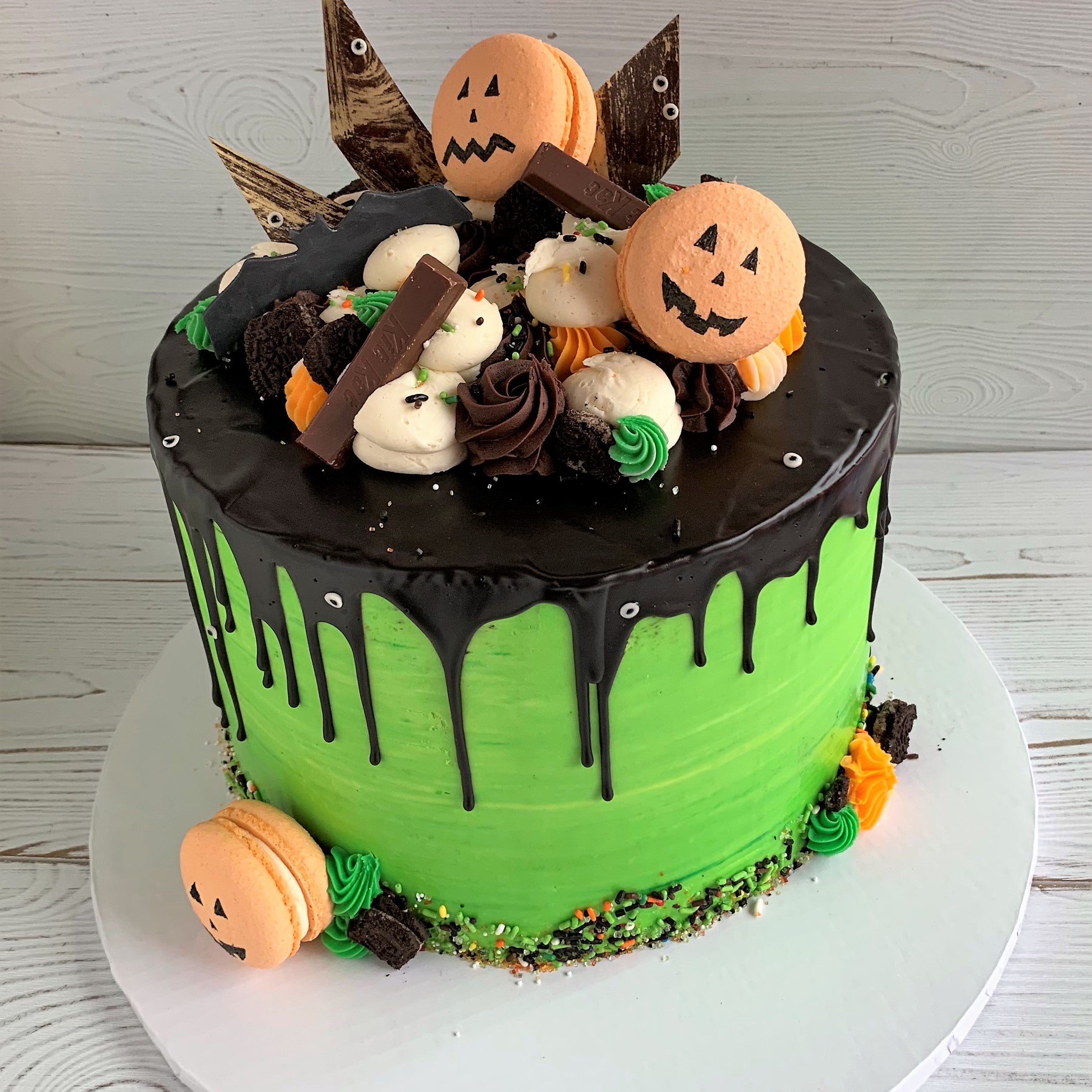 Pumpkin Macarons Halloween Cake